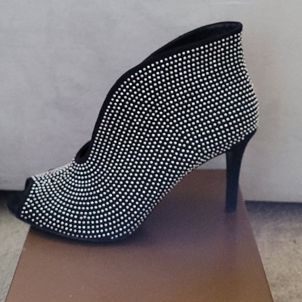 Signature by Vince Camuto Rimona Studded Peep Toe